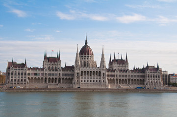 Fototapeta na wymiar Parlament w Budapeszcie