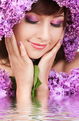 Obraz na płótnie Canvas Young woman with lilac flowers