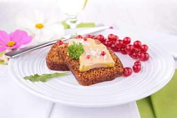 gingerbread with foie gras