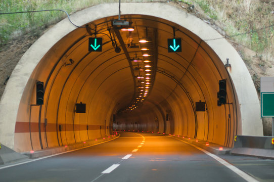 Fototapeta tunnel entrance