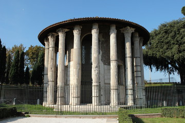 Fototapeta na wymiar Tempio di Vesta (Tempel der Vesta, Świątynia Westy)