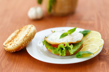 sandwich with egg and vegetables