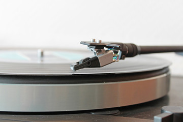 plattenspieler mit schallplatte © fotoart-wallraf