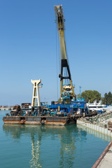 Fototapeta premium Плавучий кран в морском порту города Сочи