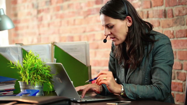 woman working in the call-center