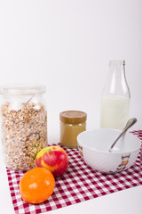 Müsli Frühstück mit Honig und Obst