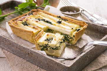 quiche with asparagus and spinach