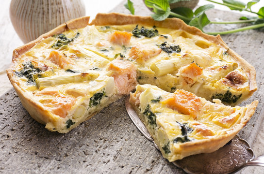 quiche with asparagus and salmon