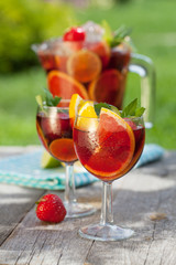 Refreshing fruit sangria (punch)