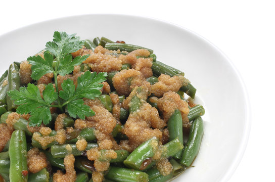 Cooked green beans with bread crumbs and butter