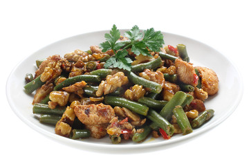 Green beans with chicken and walnuts