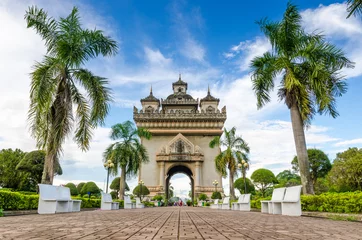 Lichtdoorlatende rolgordijnen Artistiek monument Patuxai-monument in Vientiane, Laos