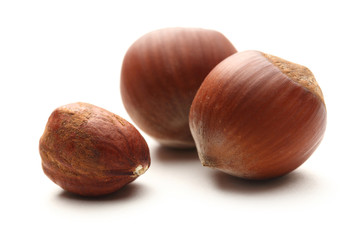 Whole and cracked hazelnuts