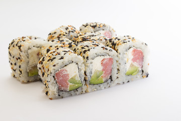 Sushi roll with tuna and sesame