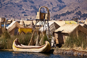 Uros floating islands - Titikaka Lake © berzina