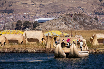 Uros floating islands - Titikaka Lake - 58110579