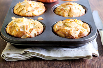 Muffins with almond