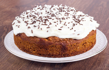 Cake with cream cheese topping