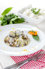 blanquette de veau accompagnée de riz 1