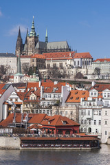 Obraz premium Prague castle view with a boat..