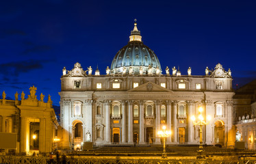 Night view of the St  Peter s Basilica in Rome, Vatican  Italy