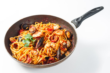 Spaghetti with mussels and tomato sauce