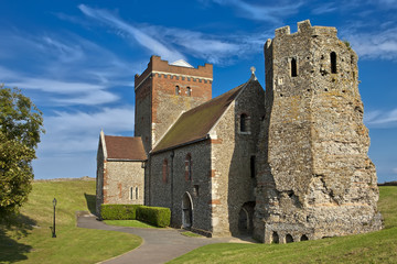 Fototapeta na wymiar Latarnia kościół rzymski i anglosaskie w Dover Castle, Kent