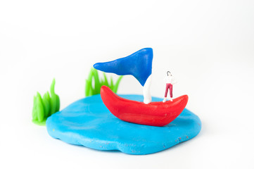 粘土のヨットと湖と女性