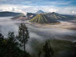 Schilderijen op glas Mount Bromo, Mount Batok en Mount Semeru in Java, Indonesië © R.M. Nunes