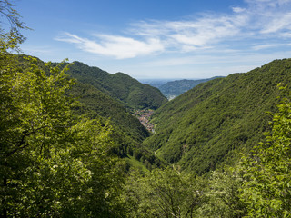 Fototapeta na wymiar Alpine Valley
