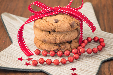 Obraz na płótnie Canvas Christmas decoration with chocolate chip cookie