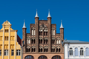 Fototapeta na wymiar Historische Gebäude in Stralsund.
