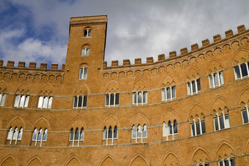 Fototapeta na wymiar Palazzo sansedoni Siena