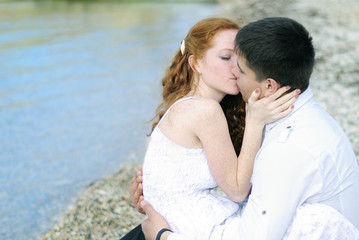 Obraz premium beautiful young couple in love near the sea
