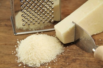 Käsereibe mit Käse
