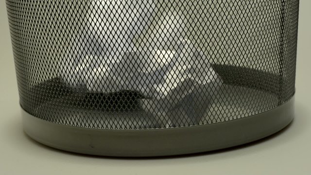 Gef&uuml;llter Papierkorb