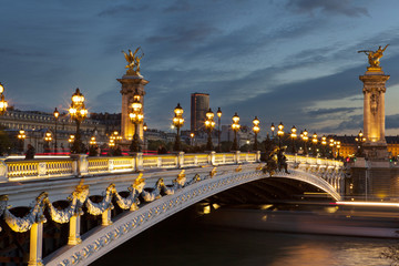 Fototapeta na wymiar Pont Alexandre-III PARIS