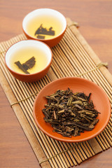 Fototapeta na wymiar Teapot and dried tea leave