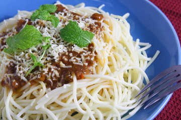 Spaghetti with cheese and mint leaf