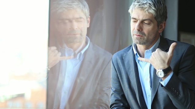 I&acute;ll call you in two minutes