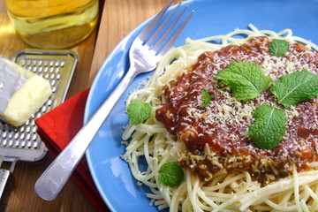 Spaghetti with cheese and mint leaf
