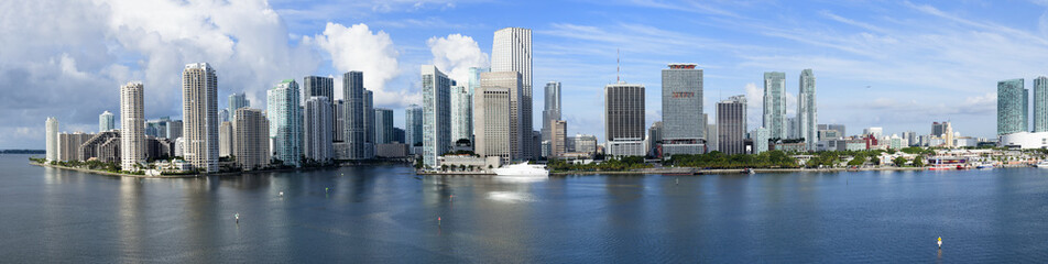 Fototapeta na wymiar Skyline von Miami Beach als Panoramafoto