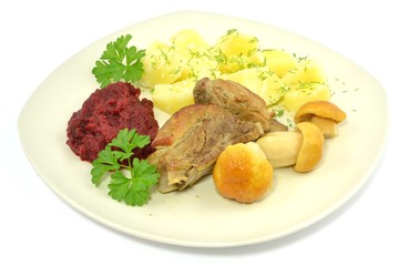 żeberka z grzybami,buraczkami i ziemniakami