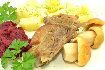 żeberka z grzybami,buraczkami i ziemniakami © robert6666
