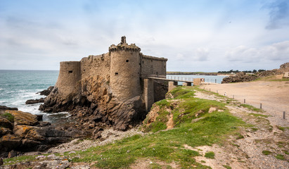 Fototapeta na wymiar Vieux château, île d'Yeu