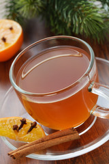 Früchtetee, Orange mit Gewürznelken