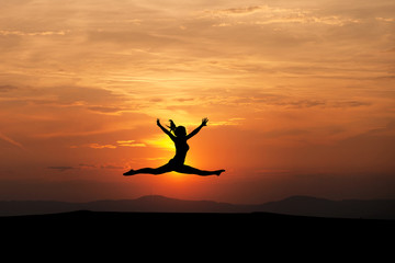 the splits by female gymnast in sunset - obrazy, fototapety, plakaty