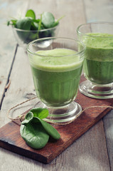Apple  and spinach smoothie