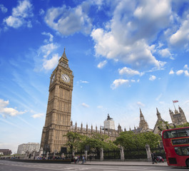 Fototapeta na wymiar Big Ben i Double Decker Bus w Londynie