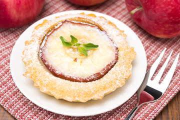 tartlet with apple and powdered sugar